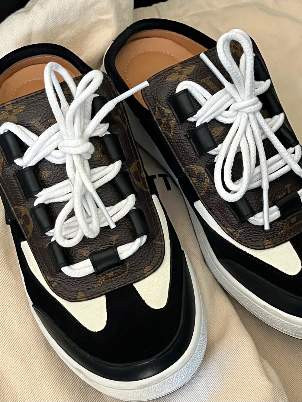 Louis Vuitton sneakers - Picture 2 of 10